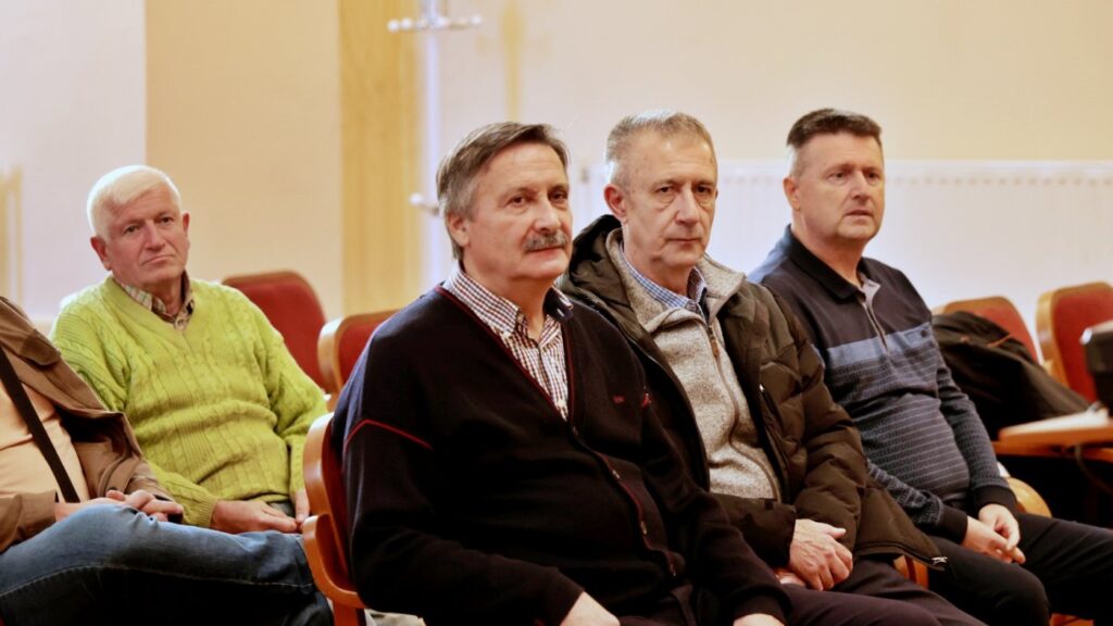 B8A8320_857447503 (1)