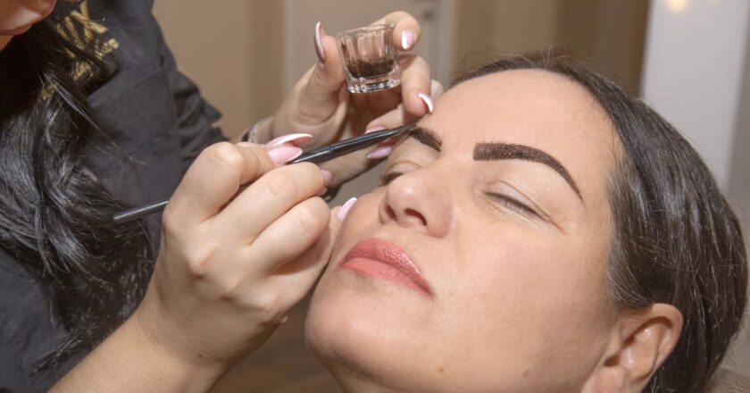 CHIX threading bar nudi uslugu uređivanja obrva i trepavica